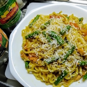 にんにくが香るトマトとツナのカレー風味パスタ